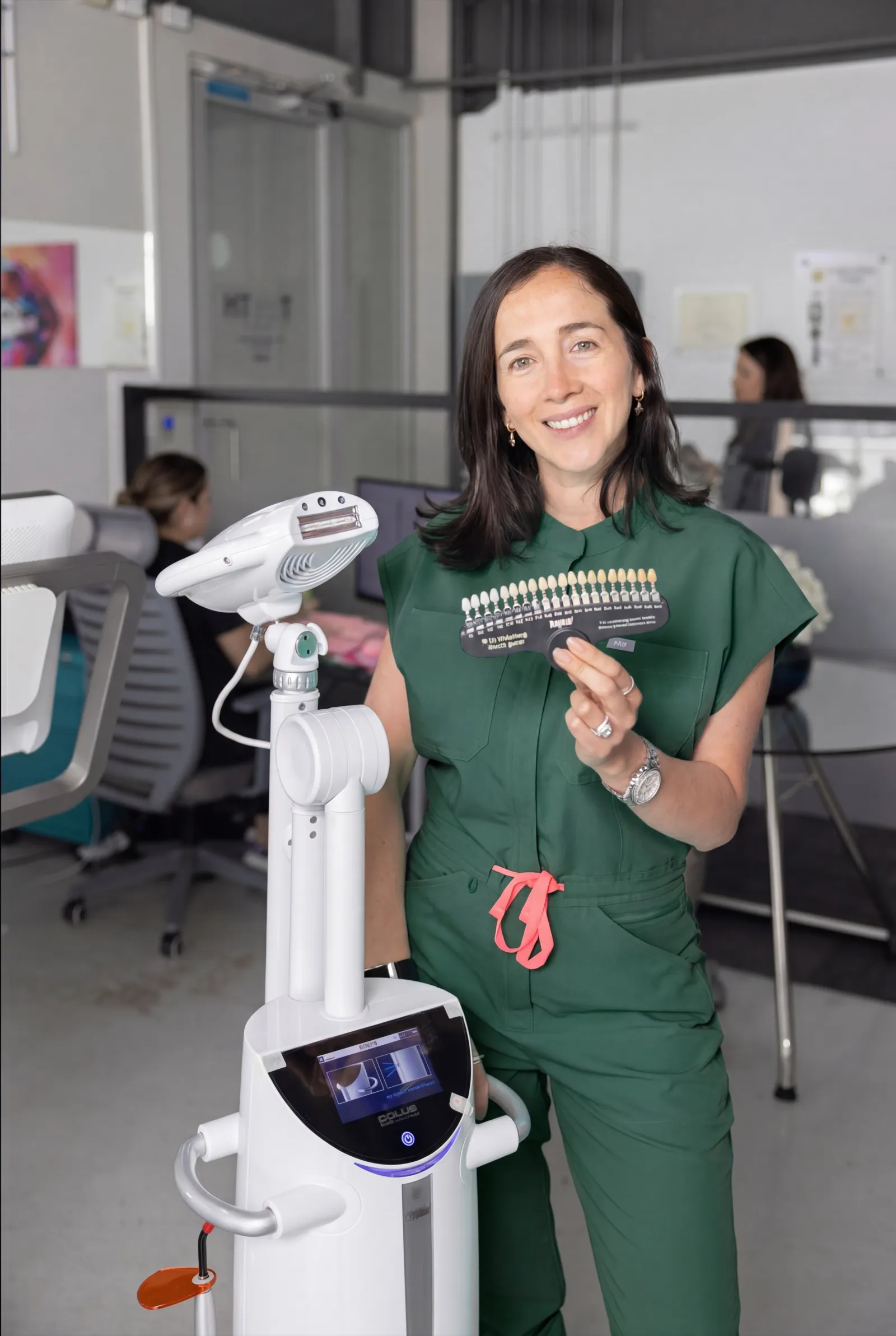 Equipo de blanqueamiento dental profesional en The Tooth Boutique, San Salvador