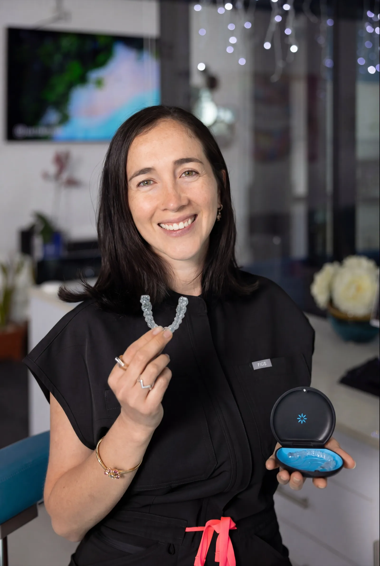 Tratamiento Invisalign con alineadores transparentes en The Tooth Boutique, San Salvador