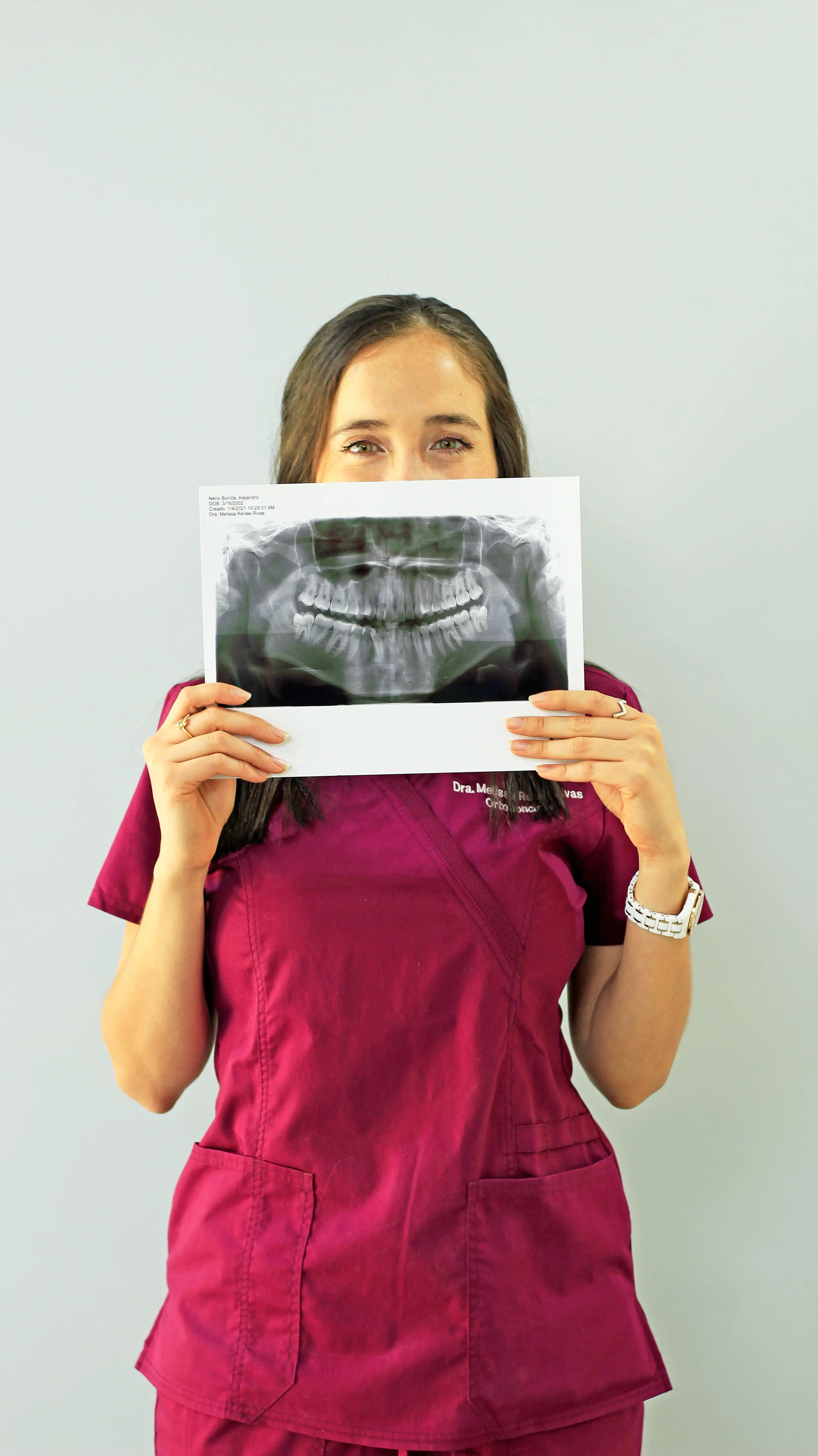 Radiografía panorámica usada para planificación de ortodoncia en The Tooth Boutique, San Salvador